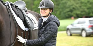 Lisa Steisslinger ist in Weilheim/Teck nicht zu schlagen in der der Dressur. Bild: Häusler