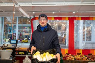 Am Stand von Markthändler Tobias Klein gehört Chicorée  zum Angebot dazu.