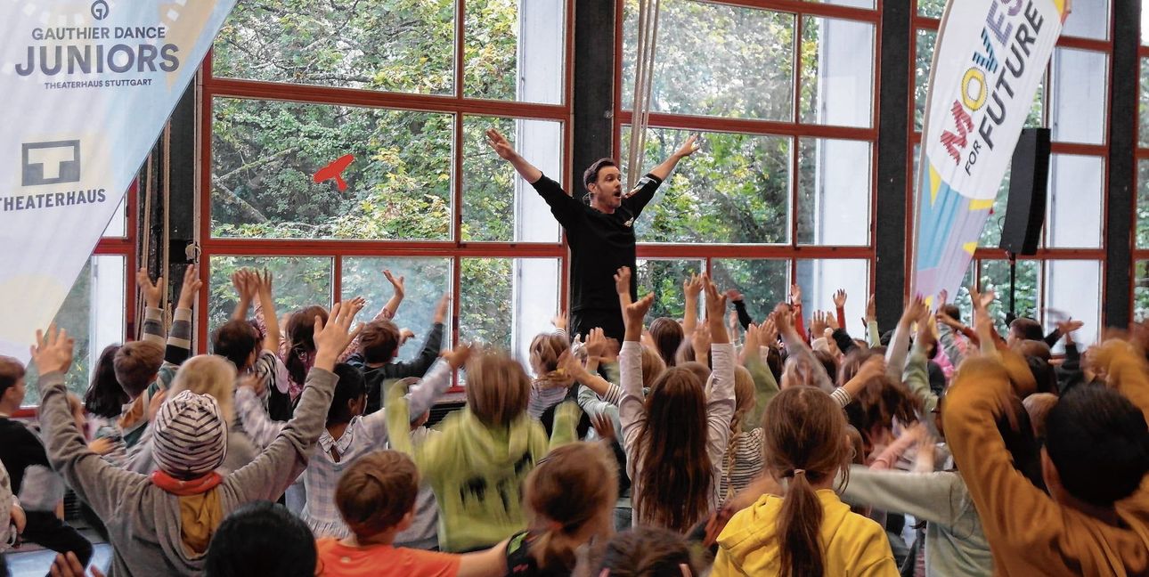 200 Kinder haben beim Kaninchen-, Löwen- und Schmetterlingstanz mitgemacht.