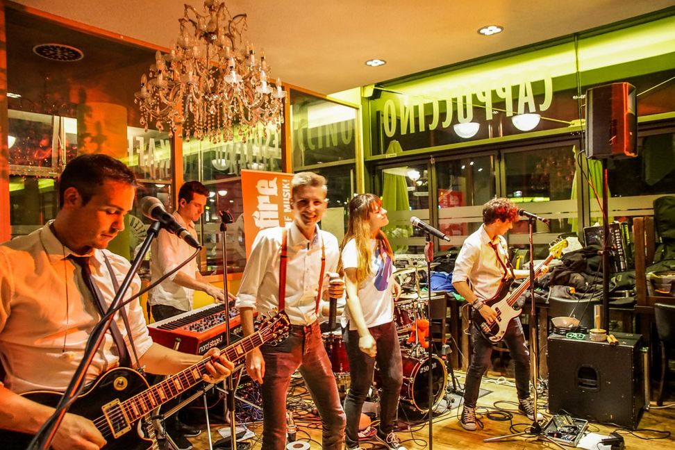 Rockten ihr Publikum im Kaffehaus: Dragon Fire.  Bild: Dettenmeyer