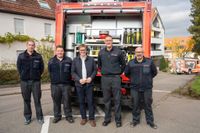 Zahlreiche Besucher nutzten das sonnige Herbstwetter, um einen Blick hinter die Kulissen der Feuerwehr zu werfen.