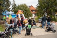 Zahlreiche Besucher nutzten das sonnige Herbstwetter, um einen Blick hinter die Kulissen der Feuerwehr zu werfen.