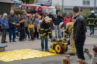 Zahlreiche Besucher nutzten das sonnige Herbstwetter, um einen Blick hinter die Kulissen der Feuerwehr zu werfen.