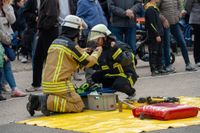 Zahlreiche Besucher nutzten das sonnige Herbstwetter, um einen Blick hinter die Kulissen der Feuerwehr zu werfen.