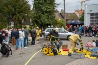 Zahlreiche Besucher nutzten das sonnige Herbstwetter, um einen Blick hinter die Kulissen der Feuerwehr zu werfen.