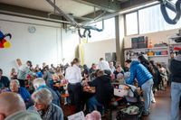 Zahlreiche Besucher nutzten das sonnige Herbstwetter, um einen Blick hinter die Kulissen der Feuerwehr zu werfen.