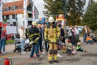 Zahlreiche Besucher nutzten das sonnige Herbstwetter, um einen Blick hinter die Kulissen der Feuerwehr zu werfen.