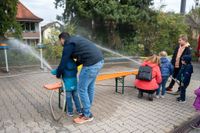 Zahlreiche Besucher nutzten das sonnige Herbstwetter, um einen Blick hinter die Kulissen der Feuerwehr zu werfen.