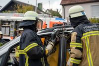 Zahlreiche Besucher nutzten das sonnige Herbstwetter, um einen Blick hinter die Kulissen der Feuerwehr zu werfen.