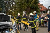 Zahlreiche Besucher nutzten das sonnige Herbstwetter, um einen Blick hinter die Kulissen der Feuerwehr zu werfen.