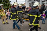 Zahlreiche Besucher nutzten das sonnige Herbstwetter, um einen Blick hinter die Kulissen der Feuerwehr zu werfen.