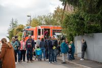 Zahlreiche Besucher nutzten das sonnige Herbstwetter, um einen Blick hinter die Kulissen der Feuerwehr zu werfen.