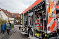 Zahlreiche Besucher nutzten das sonnige Herbstwetter, um einen Blick hinter die Kulissen der Feuerwehr zu werfen.