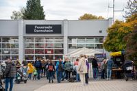 Zahlreiche Besucher nutzten das sonnige Herbstwetter, um einen Blick hinter die Kulissen der Feuerwehr zu werfen.