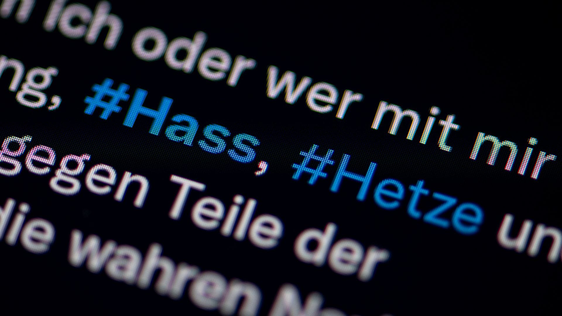 Mobbing nimmt einer Studie zufolge auch im Internet weiter deutlich zu. (Symbolbild)