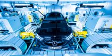 Mercedes-Benz strebt sowohl beim elektrischen Fahren als auch bei der Fahrzeug-Software eine Führungsrolle an. Um diese Entwicklung zu beschleunigen, hat das Unternehmen mehr als 200 Millionen Euro in das Electric Software Hub im Mercedes Technology Center (MTC) in Sindelfingen investiert.
