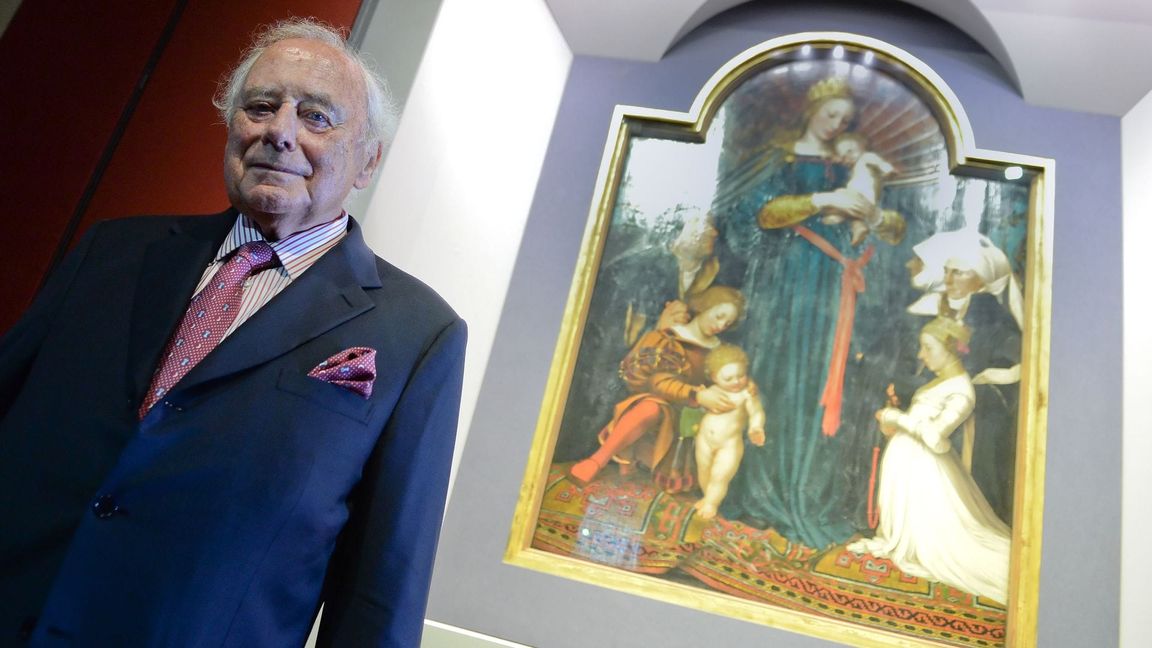 Würth ist auch Kunstsammler. Hier steht er vor dem Gemälde "Schutzmantelmadonna" von Hans Holbein, das in einem seiner Museen in Schwäbisch Hall zu sehen ist. (Archivbild)