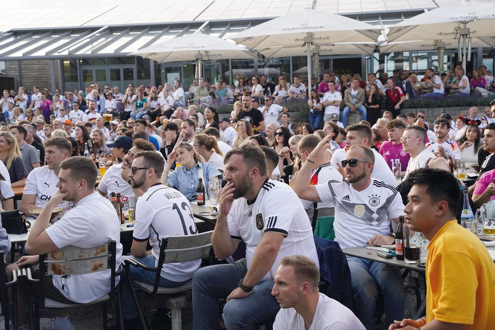 Kollektives Mitfiebern im Biergarten des Böblinger Brauhauses.