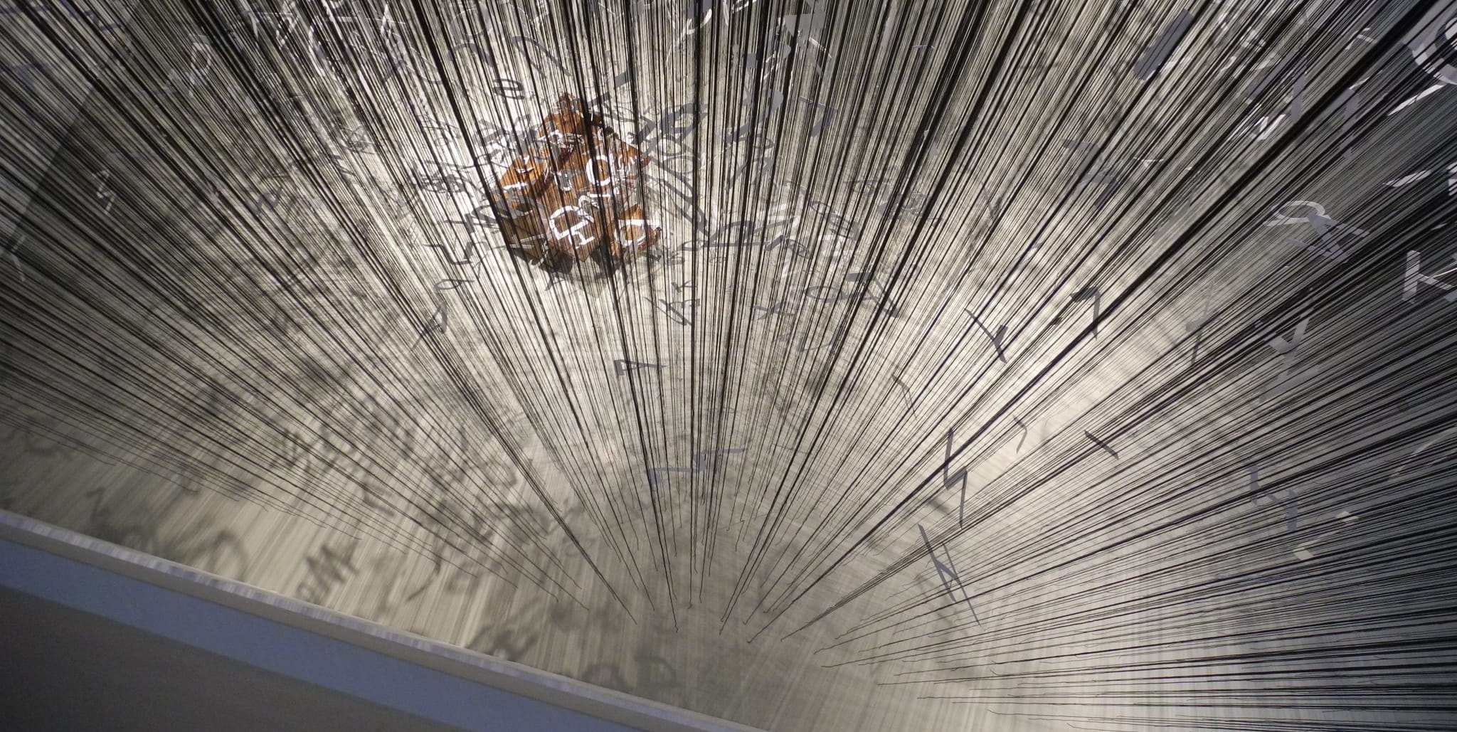 „Silent World“ von Chiharu Shiota war eine der beeindruckenden Ausstellungen im Schauwerk.