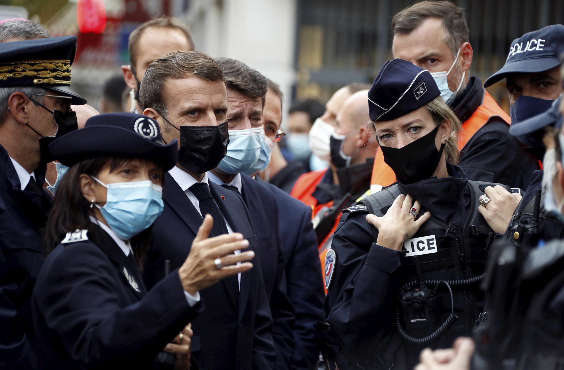 Staatspräsident Emmanuel Macron am Tatort in Nizza.
