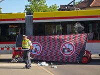Am Südbahnhof in Böblingen wurde eine Person von einer Schönbuchbahn erfasst und schwer verletzt.