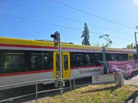 Am Südbahnhof in Böblingen wurde eine Person von einer Schönbuchbahn erfasst und schwer verletzt.