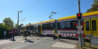 Am Südbahnhof in Böblingen wurde eine Person von einer Schönbuchbahn erfasst und schwer verletzt.
