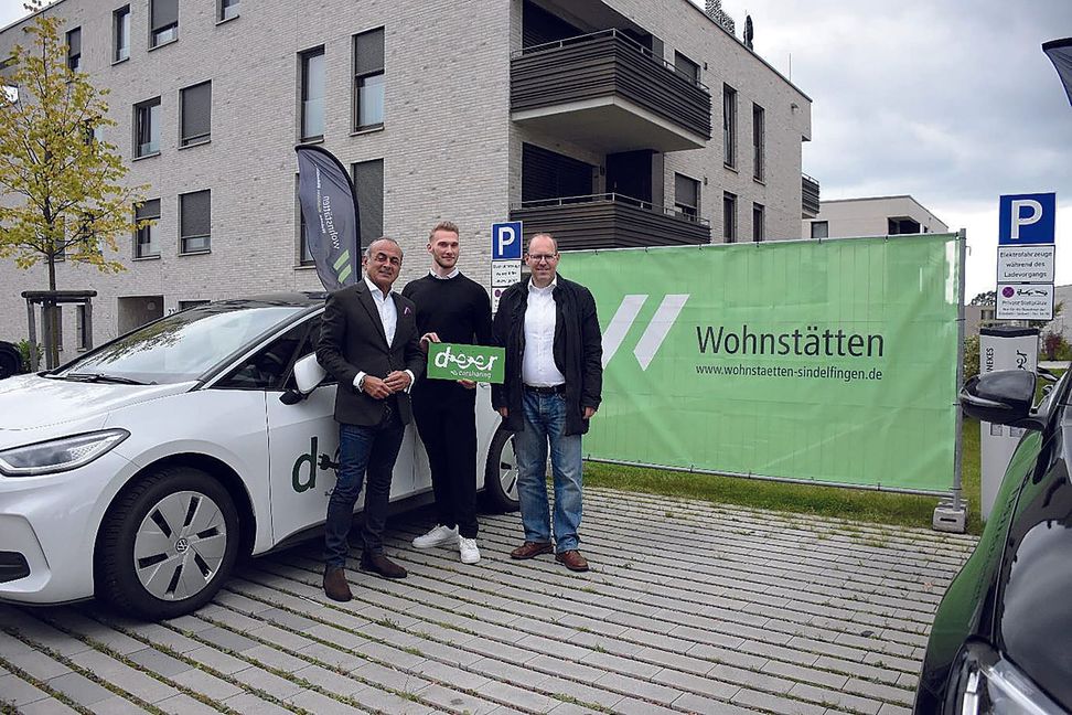 Georgios Tsomidis (Geschäftsführer Wohnstätten Sindelfingen), David Gall (deer GmbH) und Dr. Bernd Vöhringer (Oberbürgermeister Stadt Sindelfingen und Aufsichtsratsvorsitzender Wohnstätten Sindelfingen/von links) )