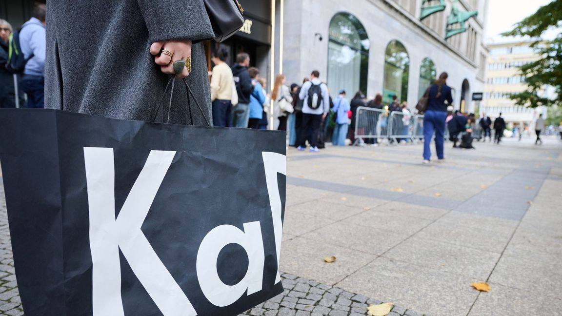 Im KaDeWe gibt es jetzt auch die Hype-Puppe Labubu zu kaufen.