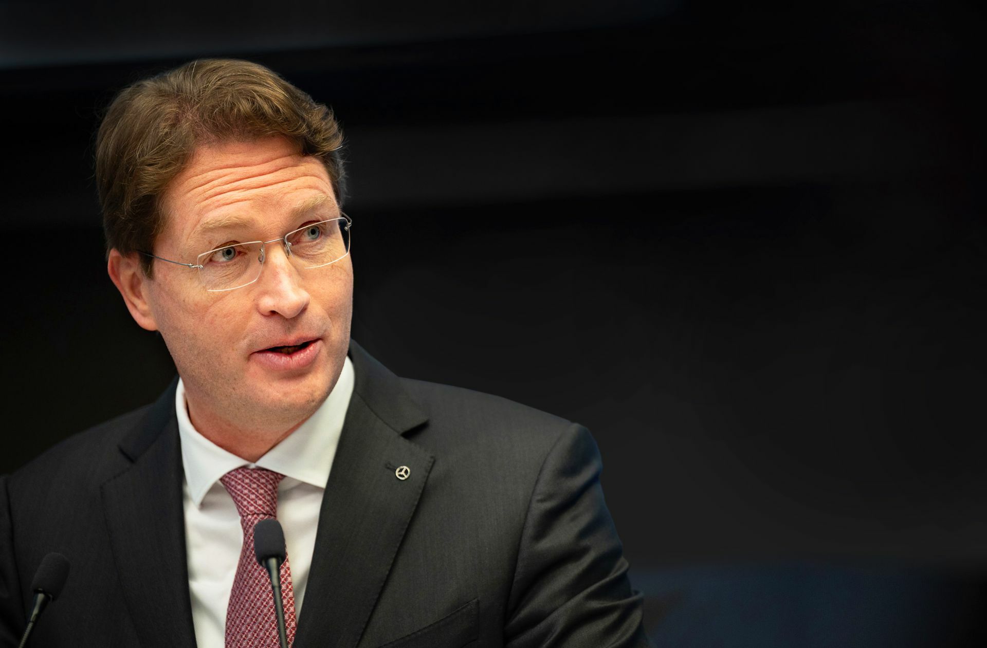 Ola Källenius setzt auf Klasse statt Masse und liegt damit richtig.