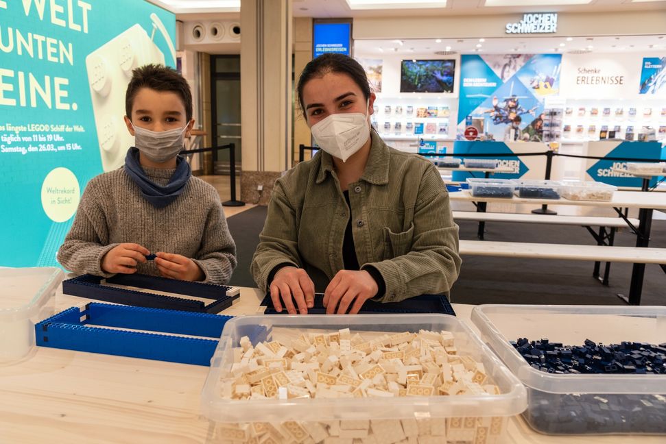 Zahit und Asli Fidan haben schon mehrere Elemente für den Rumpf gebaut.