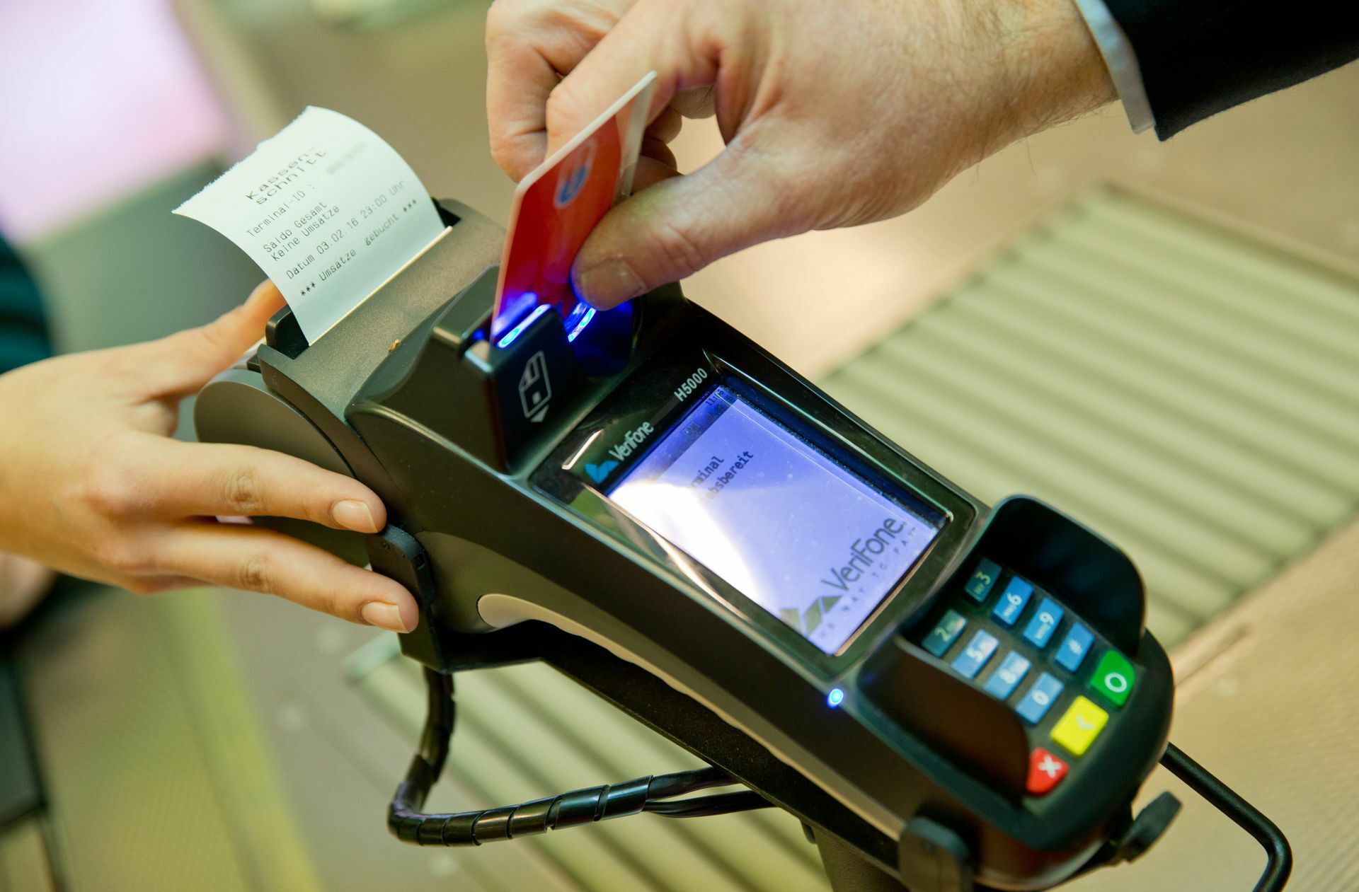 Die Probleme traten bei einem bestimmten Terminal-Typ des Herstellers Verifone  auf.