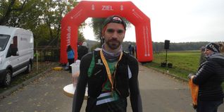 Florian Kohler startet um 7.45 Uhr, kommt 50 Kilometer und 3:34 Stunden später ins Ziel und wirkt dabei nicht einmal ausgepumpt.
