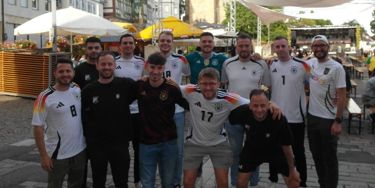 Die Helfer des TSV Dagersheim stehen bereit, um beim Böblinger Stadtfest drei Tage lang die Gäste auf dem Marktplatz mit Getränken zu versorgen und dabei für tolle Stimmung zu sorgen.