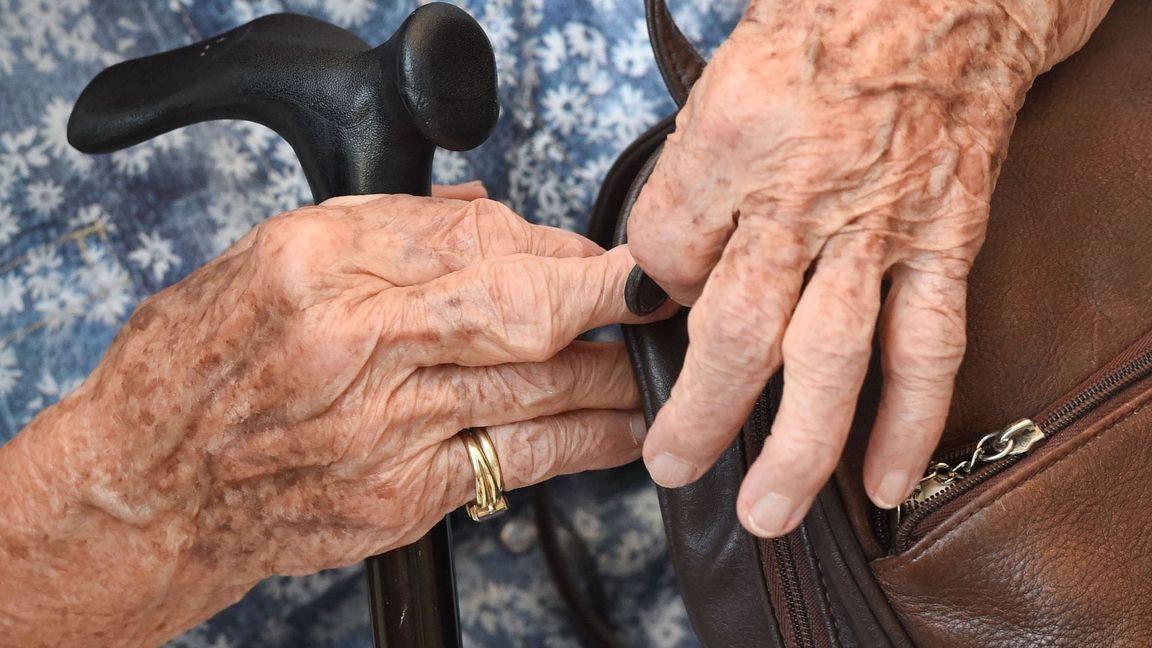 Mehr mindestens Hundertjährige leben in Deutschland. (Symbolbild)