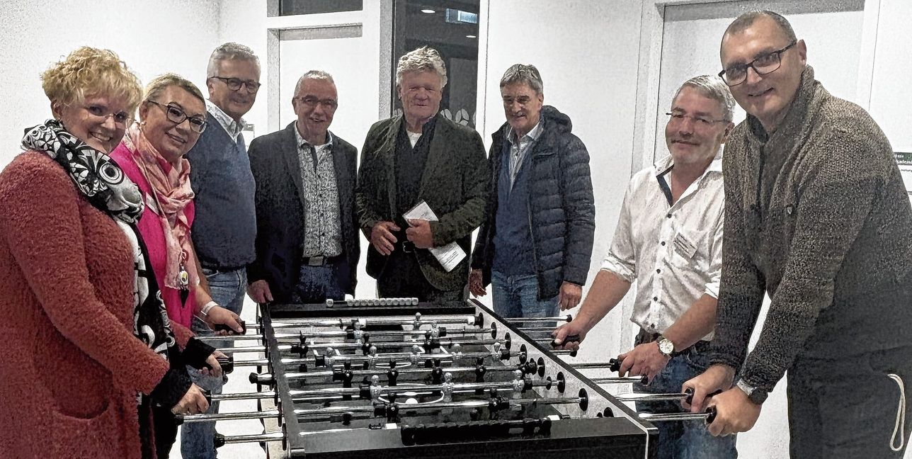 Der Tischkicker fand im neuen Pausenraum seinen Platz.