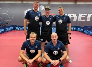 Luis Hornstein, Andrew Schönhaar (knieend von links). Stehend von links: Tim Kimmerle, Pascal Timke, Jan Hartmann.