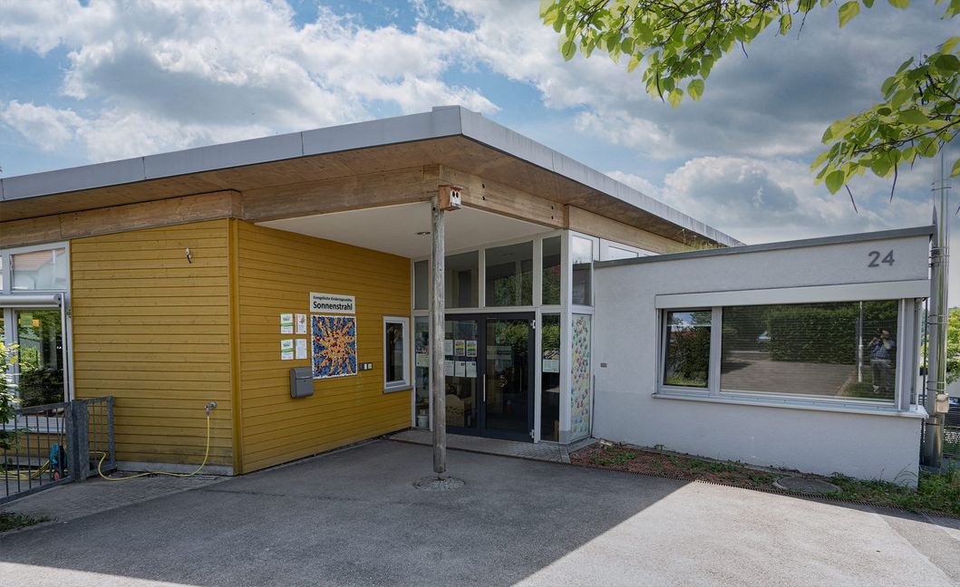 Außergewöhnlicher Beschluss des Grafenauer Gemeinderates wegen einer Stützmauer beim Kindergarten Mittenbühl.  Bild: Richter