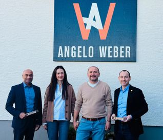 Von links: Böblingens Wirtschaftsförderer Dominic Schaudt, Claudia und Angelo Weber, OB Stefan Belz.