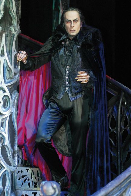 Kevin Tarte in seiner Paraderolle als Graf Krolock. Bild: Stage Entertainment