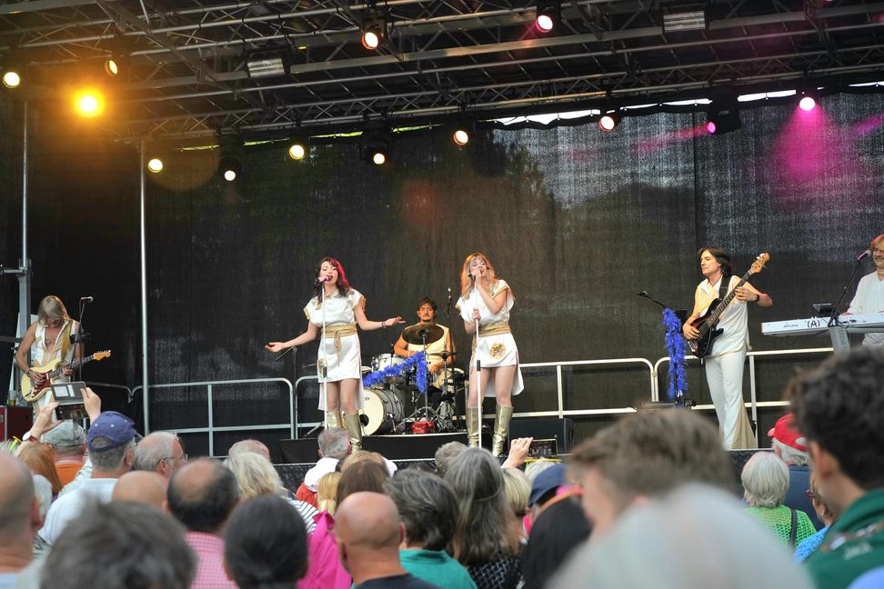 Die Tribute Band Dancing Dream liefert ab.