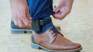 Das spanische Modell der elektronischen Fußfessel.