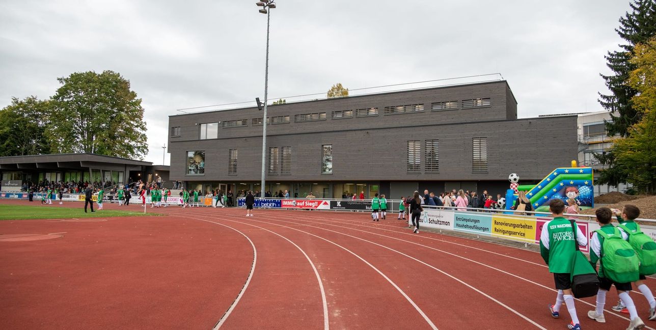 Bahn frei für den GSV Maichingen und weitere Nutzer: Am Sonntag ging das neue Funktionsgebäude im Allmendstadion offiziell in Betrieb.