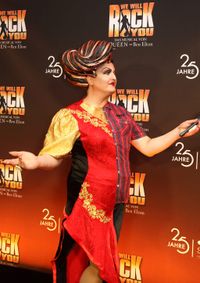 Die Premiere von "We will rock you" in Stuttgart ließen sich viele Promis nicht entgehen.