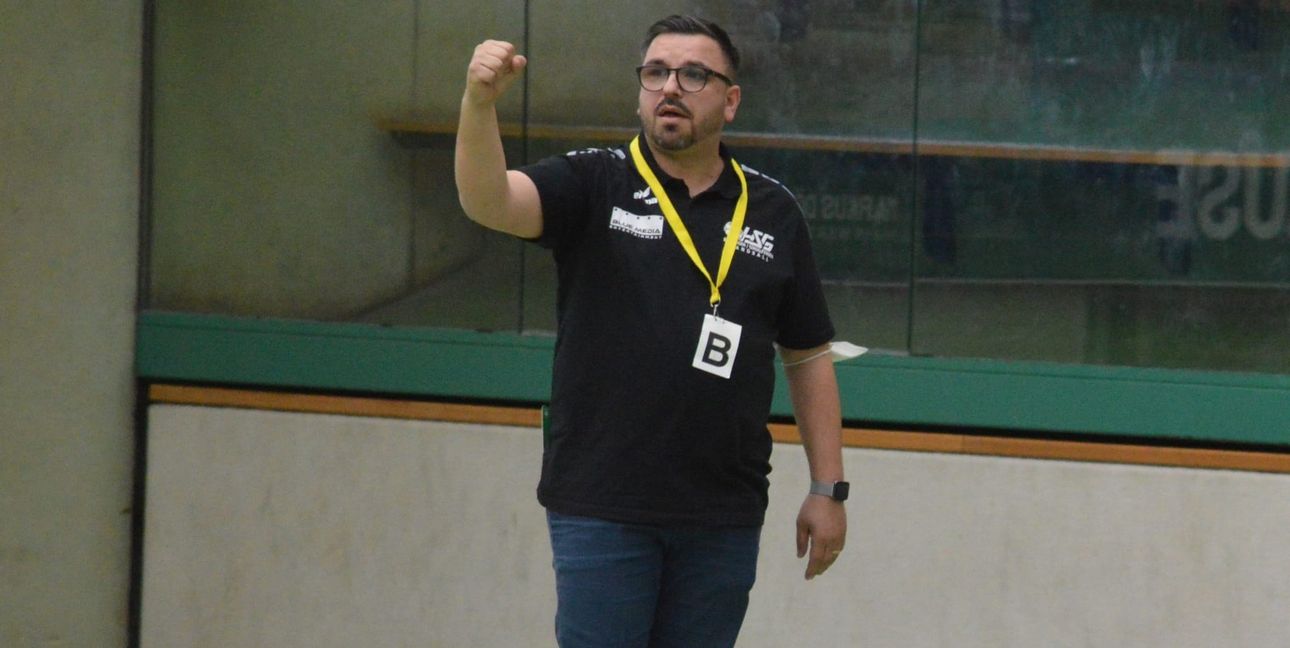 Die Chemie stimmt: Marco Cece will die Verbandsliga-Handballer der HSG Böblingen/Sindelfingen in ruhiges Fahrwasser führen. Bild: Zvizdiç