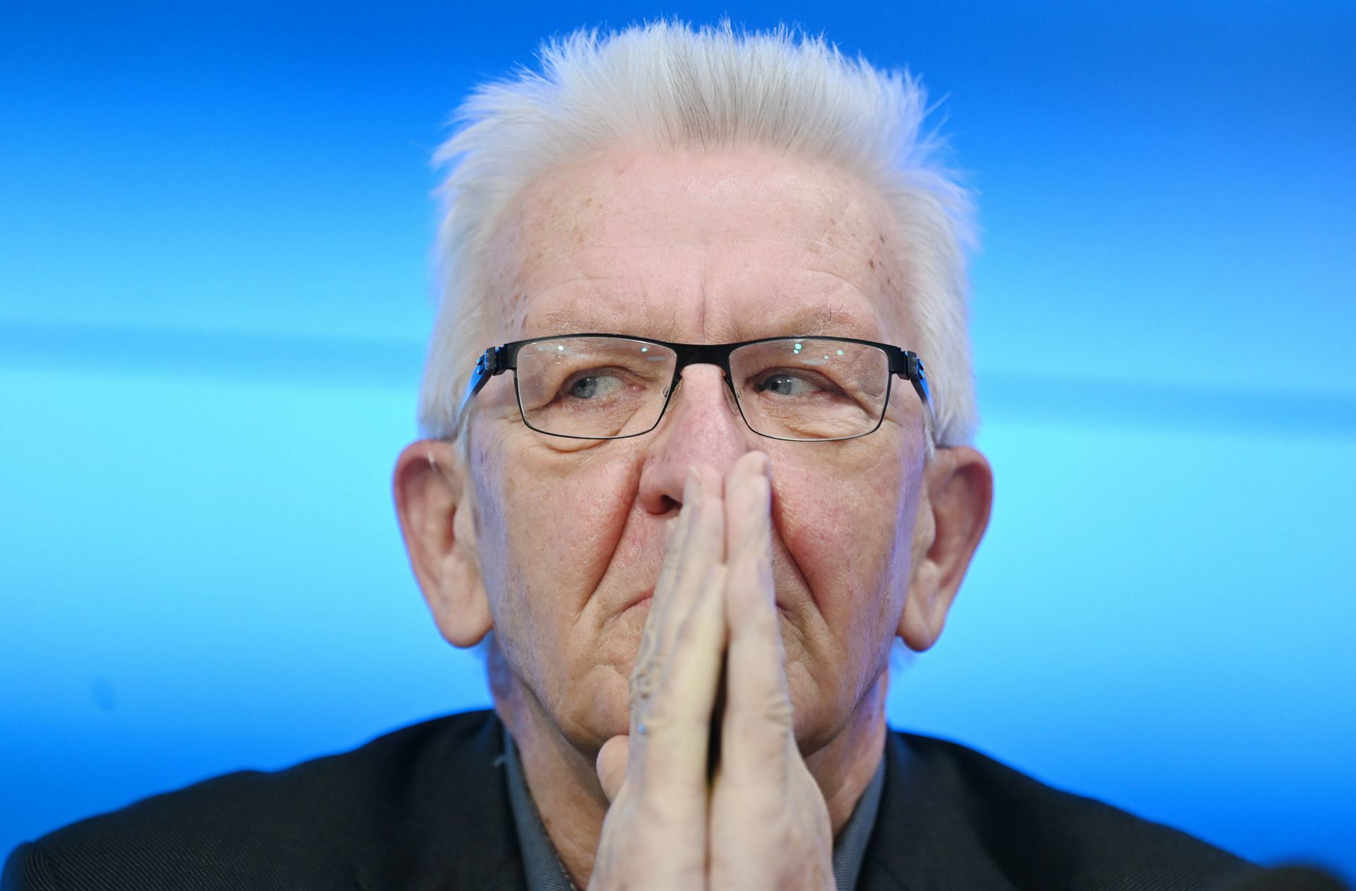 Wartet bei Ausgangsbeschränkungen nicht mehr auf den Bund-Länder-Geleitzug: Ministerpräsident Winfried Kretschmann. Foto: dpa/Marijan Murat