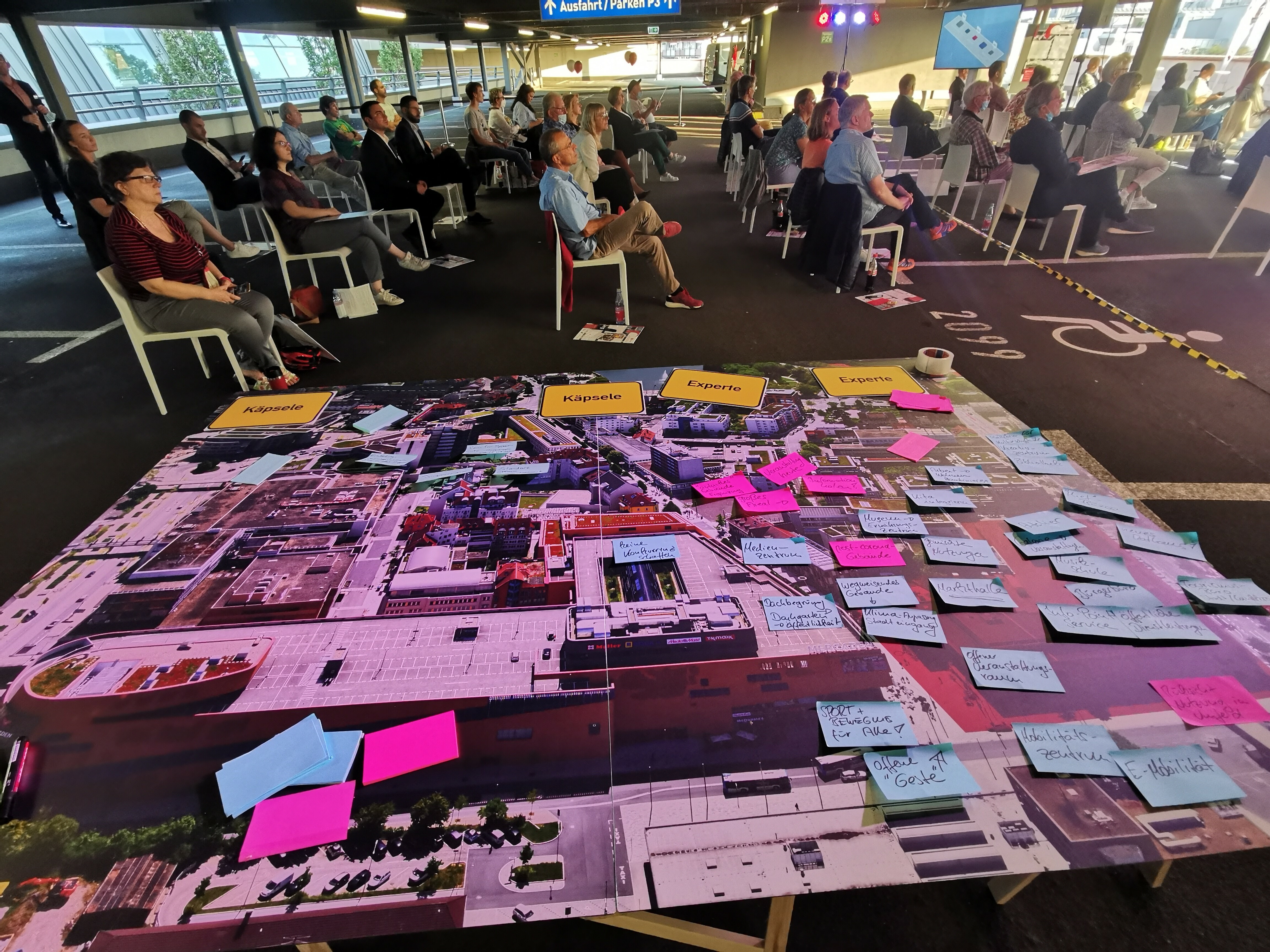 Auf dem Mercaden-Parkdeck wurden Ideen für das neue Postareal gesammelt. Bild: Hamann