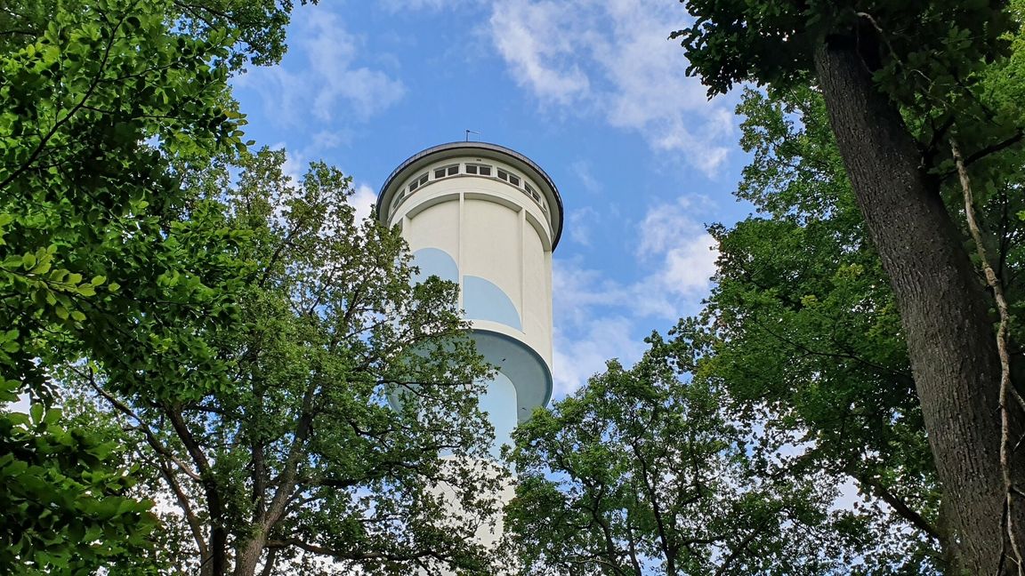 Der Wasserturm beim Sindelfinger Krankenhaus: An zwei sontagen im Juli kann er im Rahmen von Führungen besichtigt werden.   Bild: Dettenmeyer/A