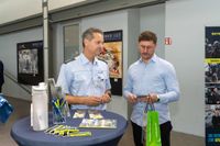 Aussteller aus verschiedenen Branchen stellen ihre Unternehmen und offenen Positionen vor.