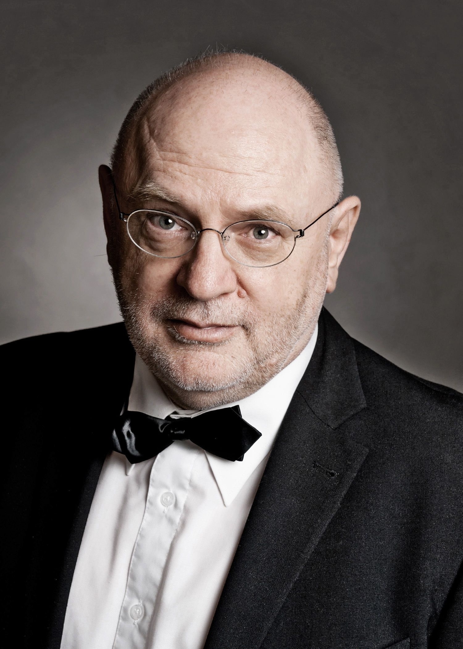 Pianist Christof Ewers besorgt den Klavier-Part beim dritten Abend der Sindelfinger Sommerserenaden.   Bild: z